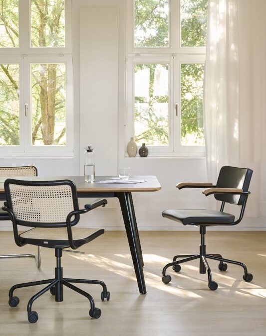 Thonet – Eetkamertafel 1500